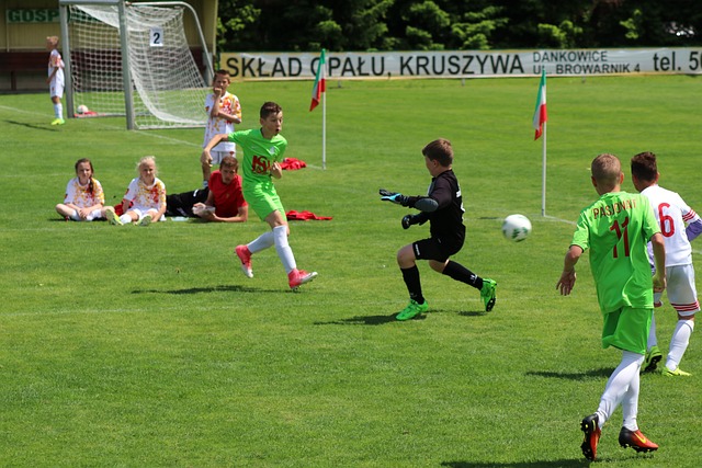 今天全国民航预计飞行航班18766班.